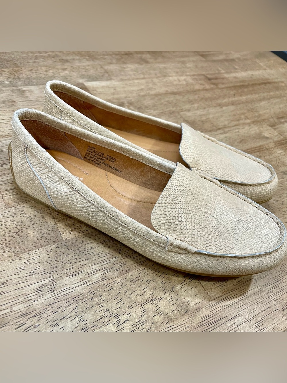 Born AMANI Buttercream Snakeskin pattern loafers